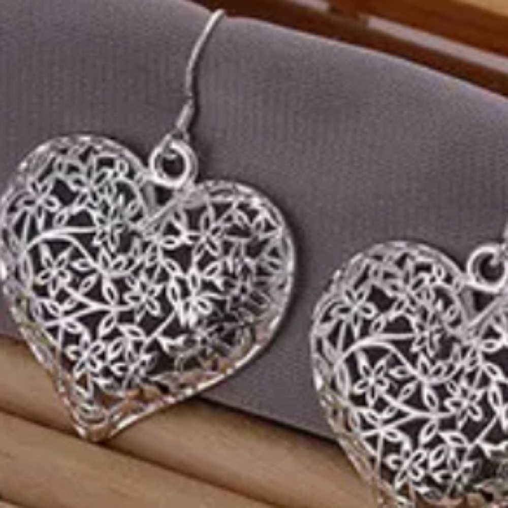 ♥️Hollow Hearts Sterling Silver Plated Earrings♥️ - Picture 2 of 2